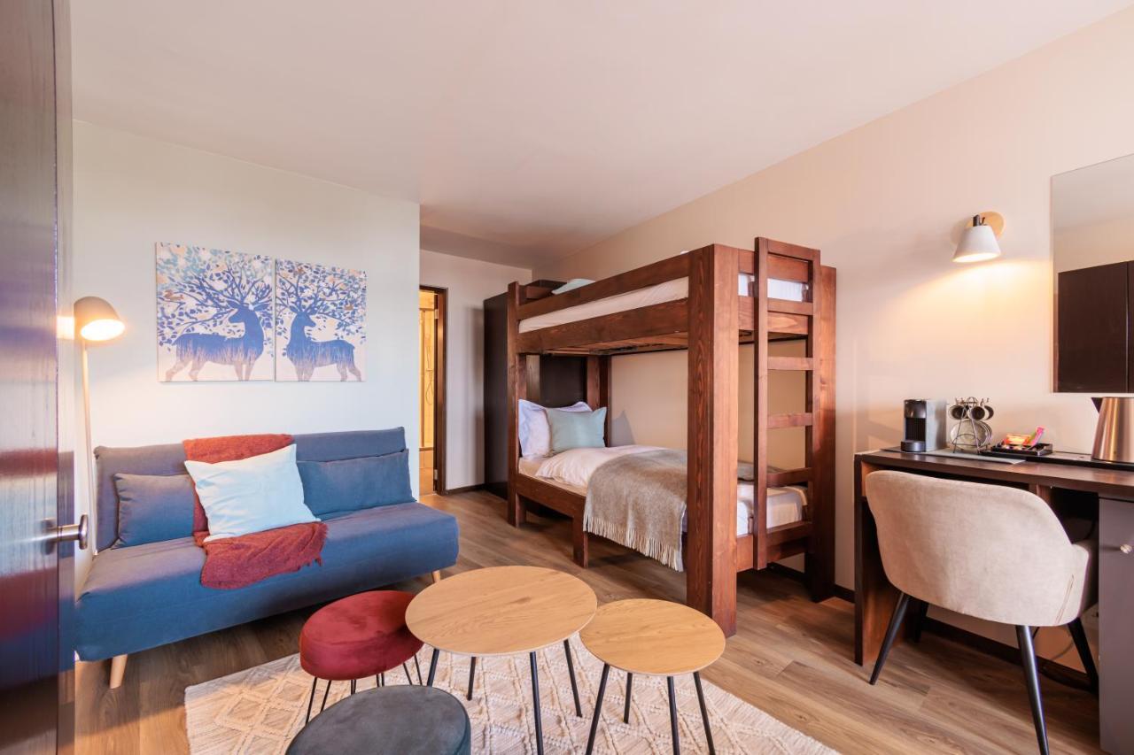 No 8 Bed & Bar Hotel Verbier Bagian luar foto