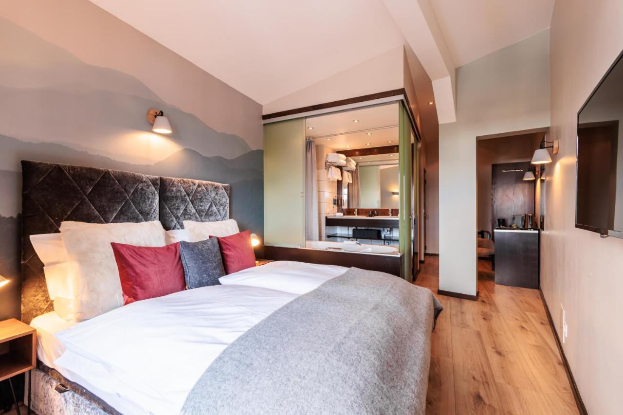 No 8 Bed & Bar Hotel Verbier Bagian luar foto
