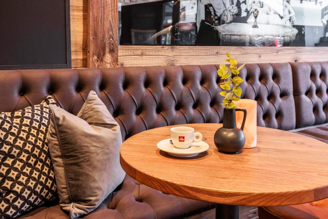 No 8 Bed & Bar Hotel Verbier Bagian luar foto